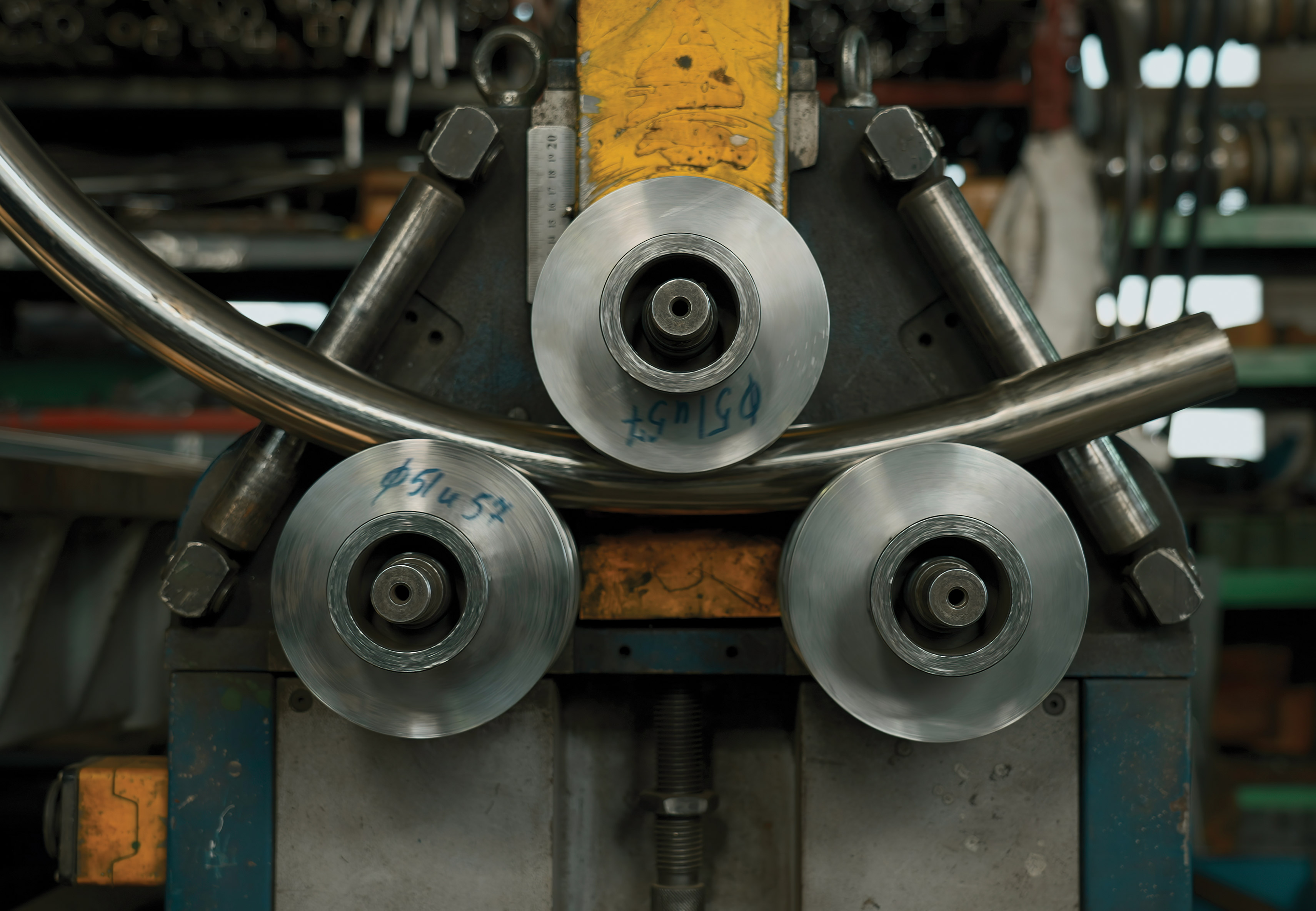 Bükme Makinaları Nedir? Metal Levhaları Şekillendiren Önemli Araçlar